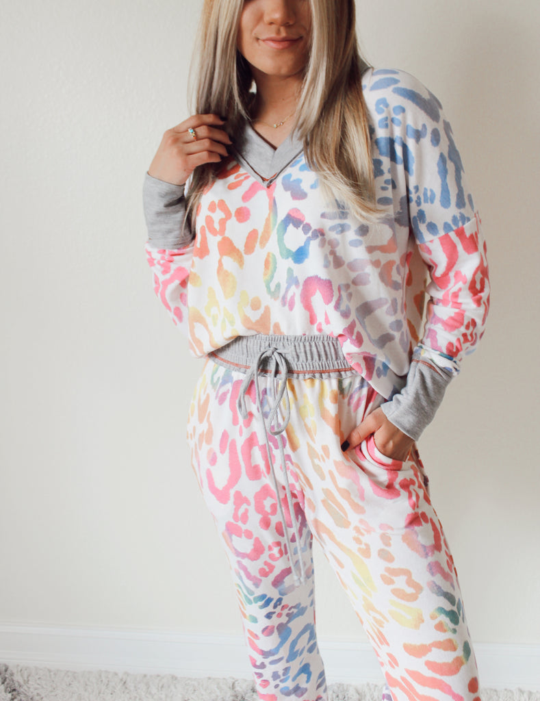 Can't Be Tamed Pullover