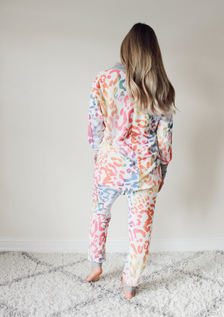 Can't Be Tamed Pullover