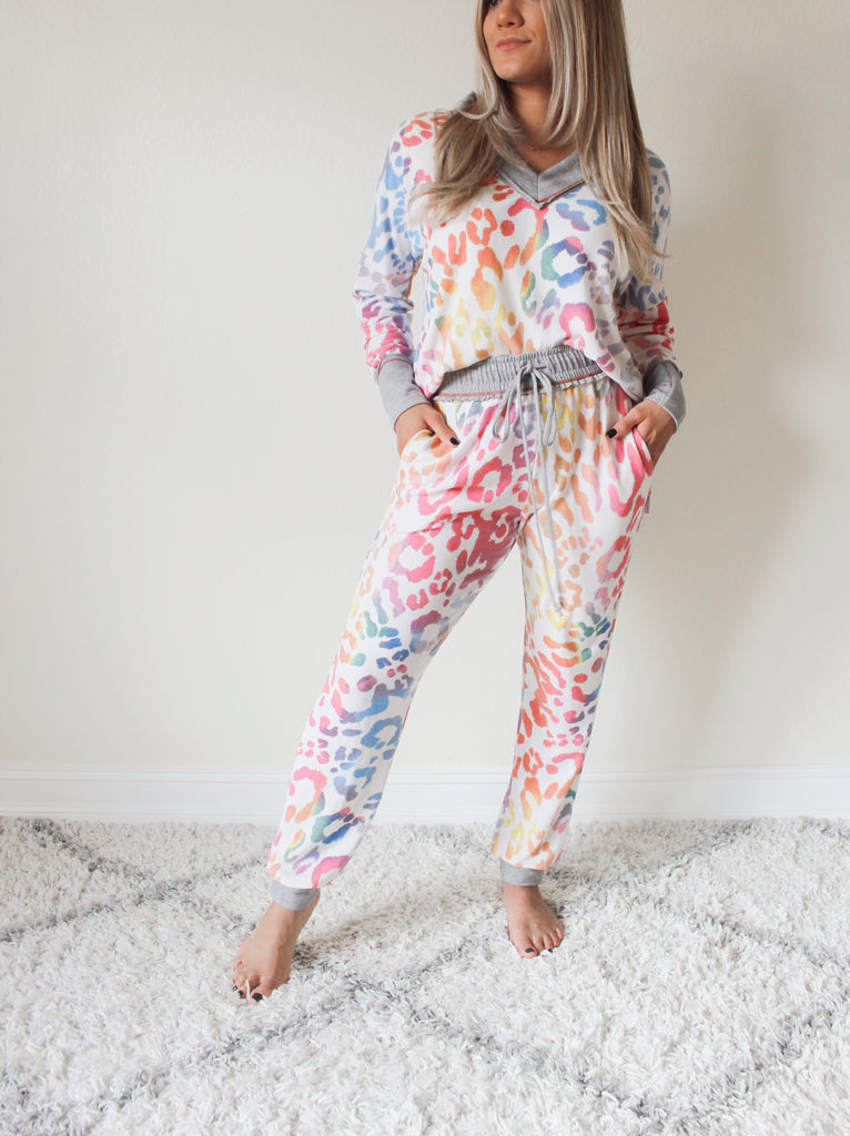 Can't Be Tamed Pullover