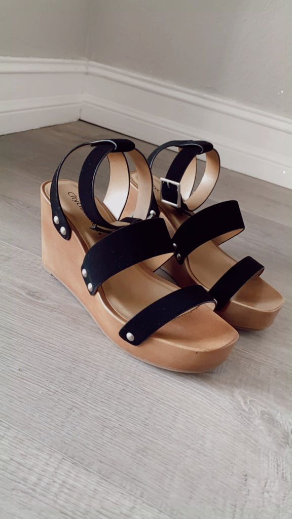 Nicole Wedges