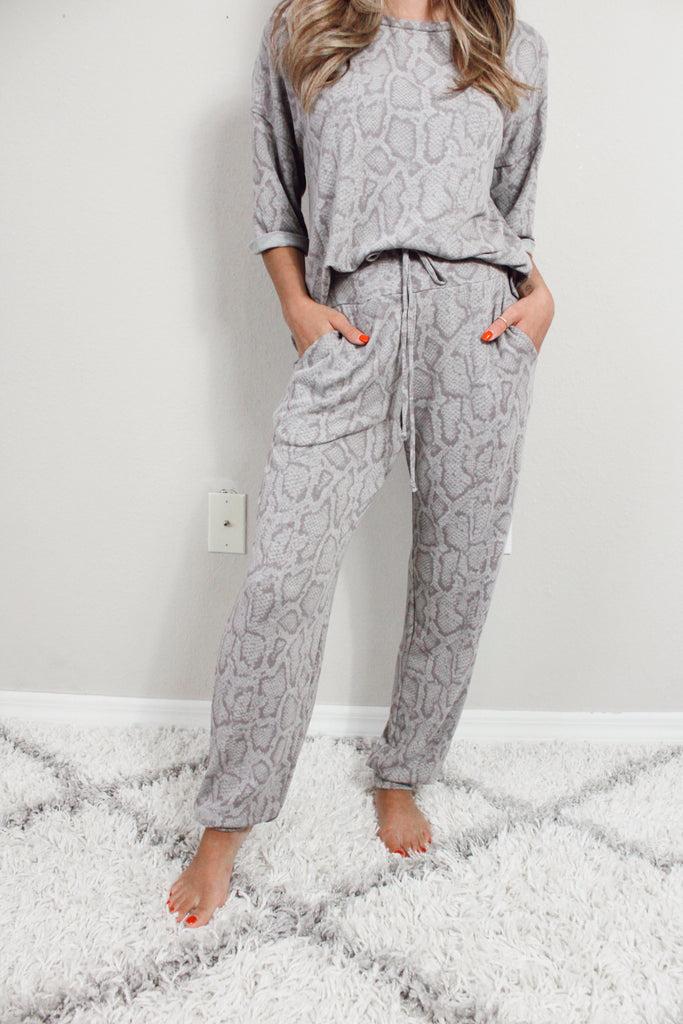 Be Right Back Snake Jogger